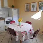 Maison En Pierres Renovee Avec Patio A - Fr-1-489-191