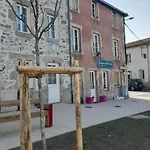 Maison En Pierres Renovee Avec Patio A - Fr-1-489-191 * Ferrieres-sur-Sichon