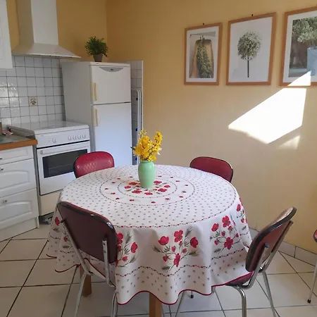 Maison En Pierres Renovee Avec Patio A - Fr-1-489-191