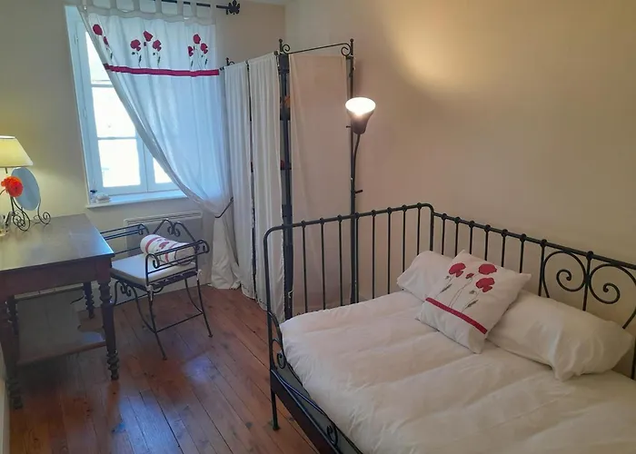 Maison En Pierres Renovee Avec Patio A - Fr-1-489-191 *